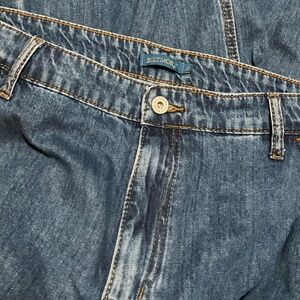 LADIES BILTMORE JEANS PARIS RN# 31104